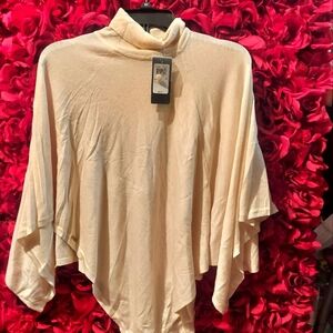 Guess Girls NWT Size M Eggshell Poncho